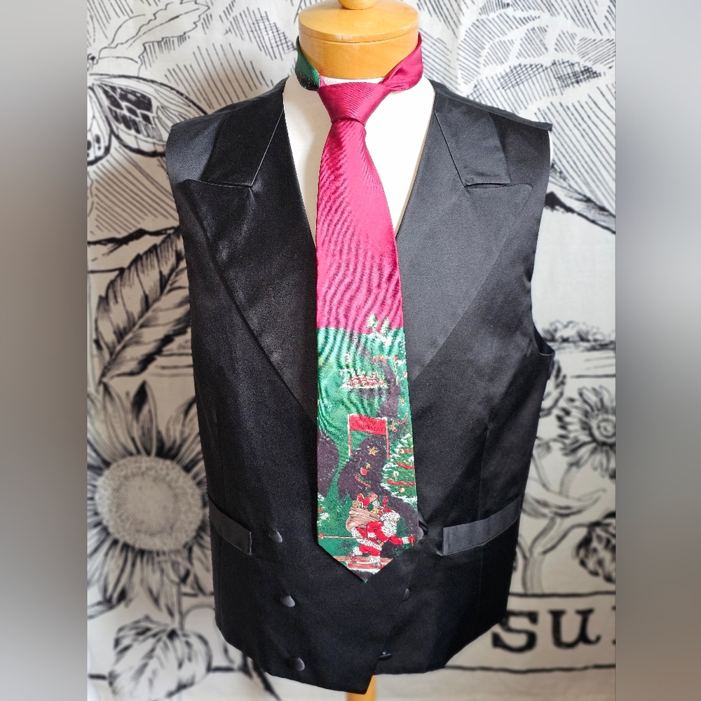 EUC Vintage Pierre Cardin Christmas Santa Tie 100% Silk